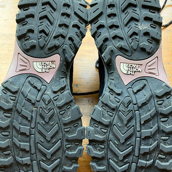 Beautiful almost new north face hiking/walking shoes. - Picture 5 of 6